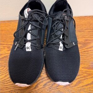 Kuru Atom Sneakers